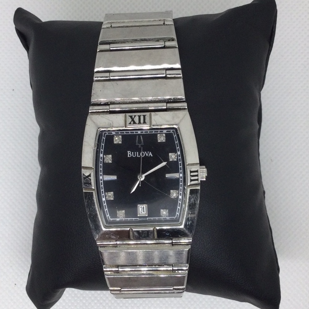 Vintage Silver Bulova Men's Watch with Black Face